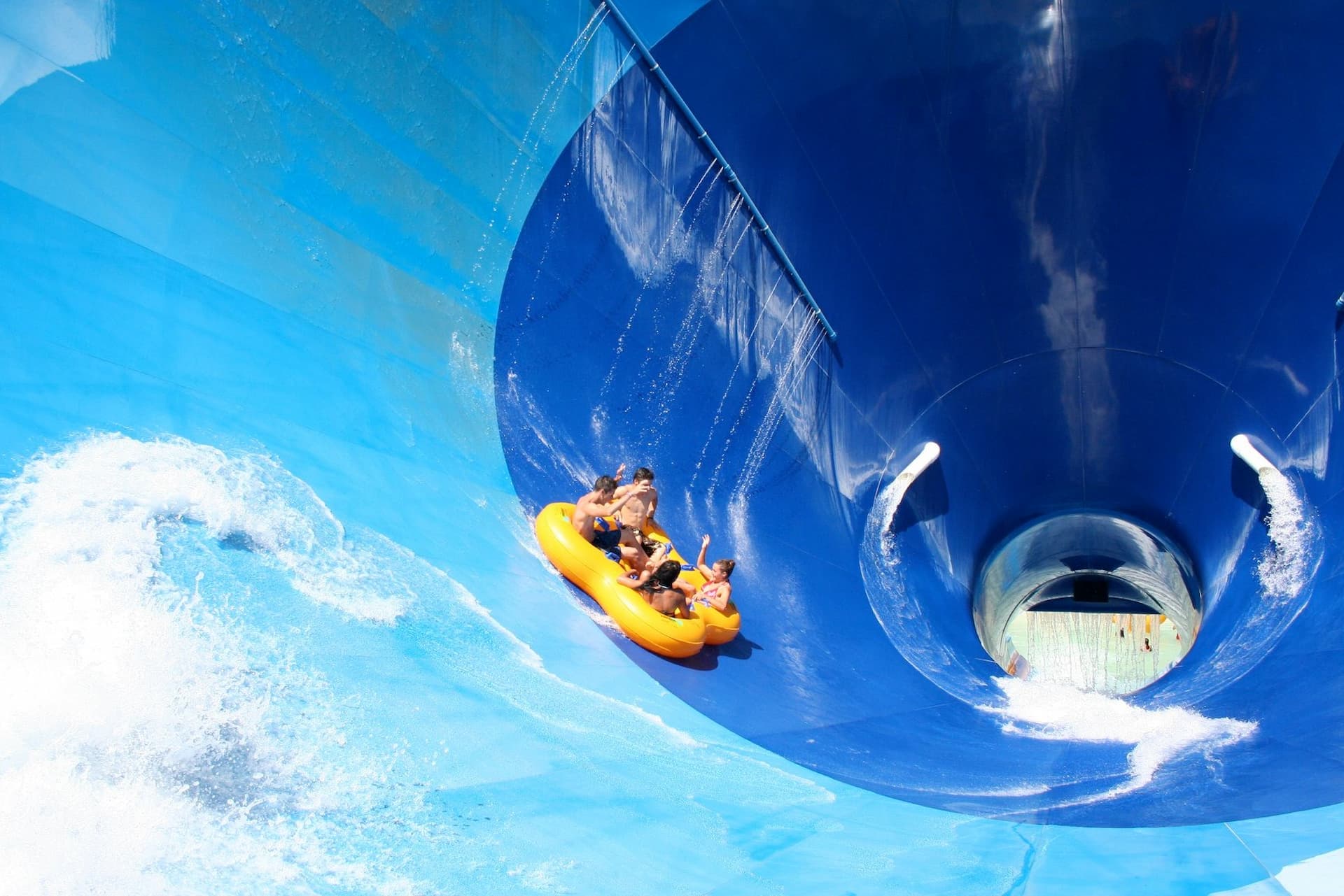 Activités nautiques, glissades d'eau et marinas