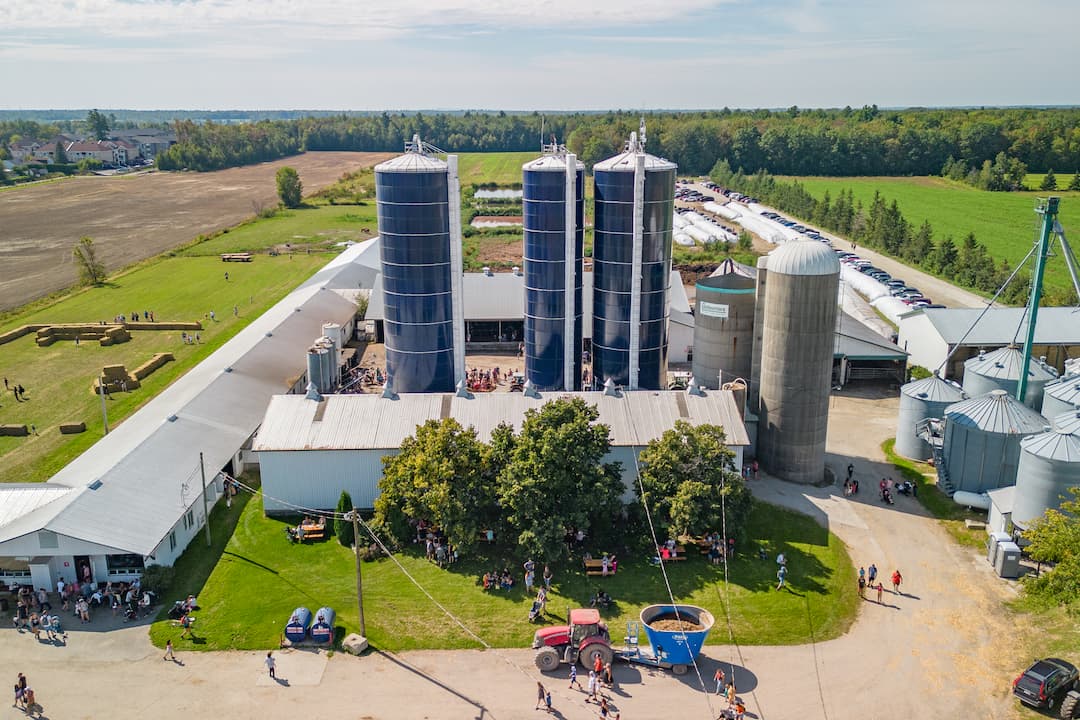Vue de haut de la ferme