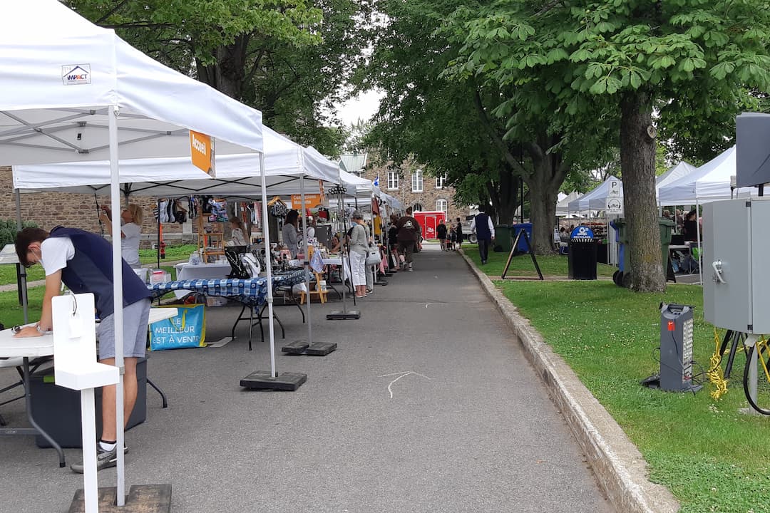 Marché public d'Oka