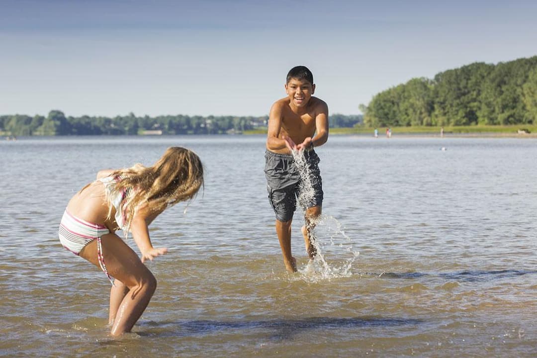 Baignade enfants lac