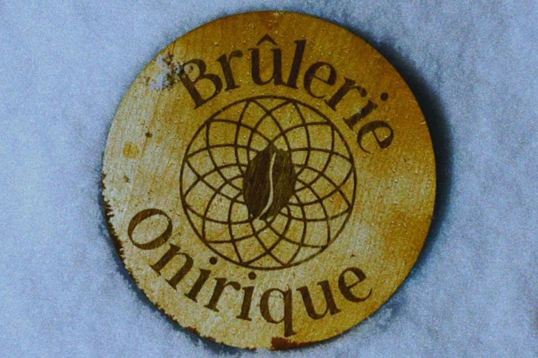 Brûlerie Onirique, logo de l'entreprise brûlée sur du bois