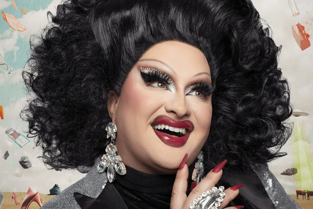 Mona De Grenoble – De la poudre aux yeux