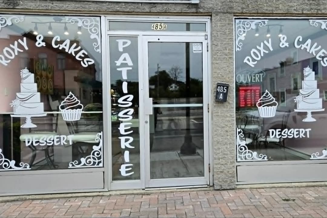 Vue de la rue de la boutique Roxy & Cakes Dessert